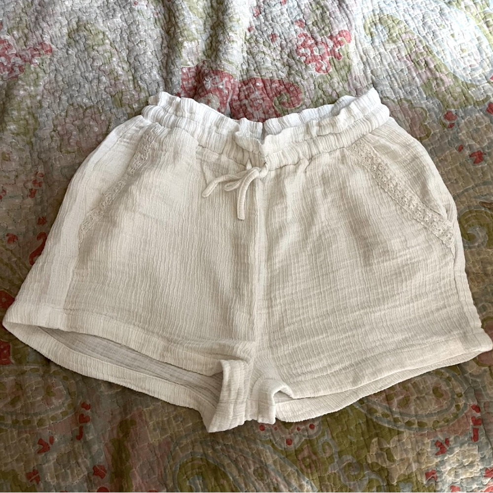 Pull & Bear White Linen shorts